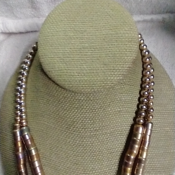 Large long goldtone knotted beaded necklace - Picture 5 of 5